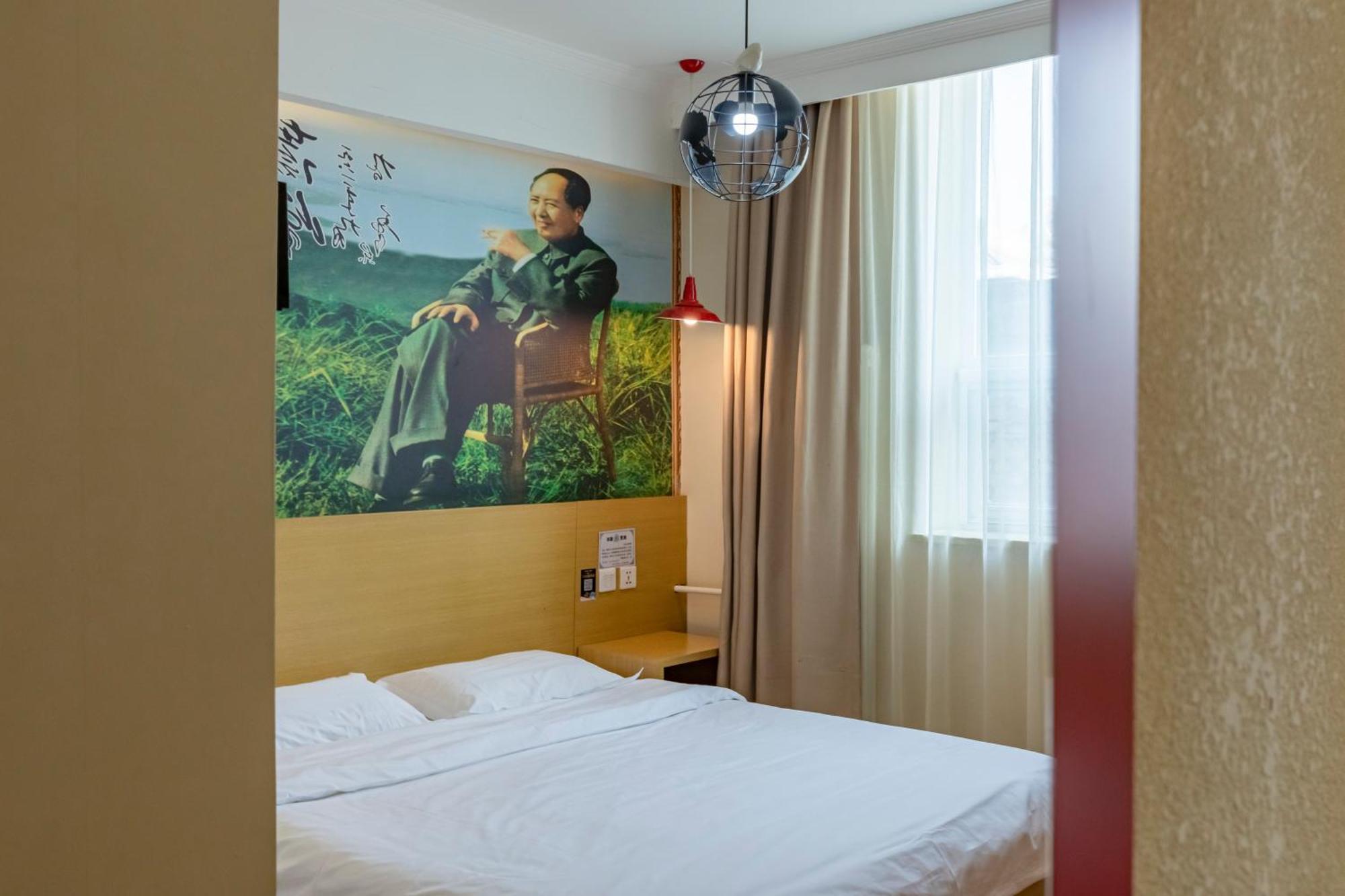 Happy Dragon Alley Hotel: Center Charm With Free Coffee & Tourist Services 北京