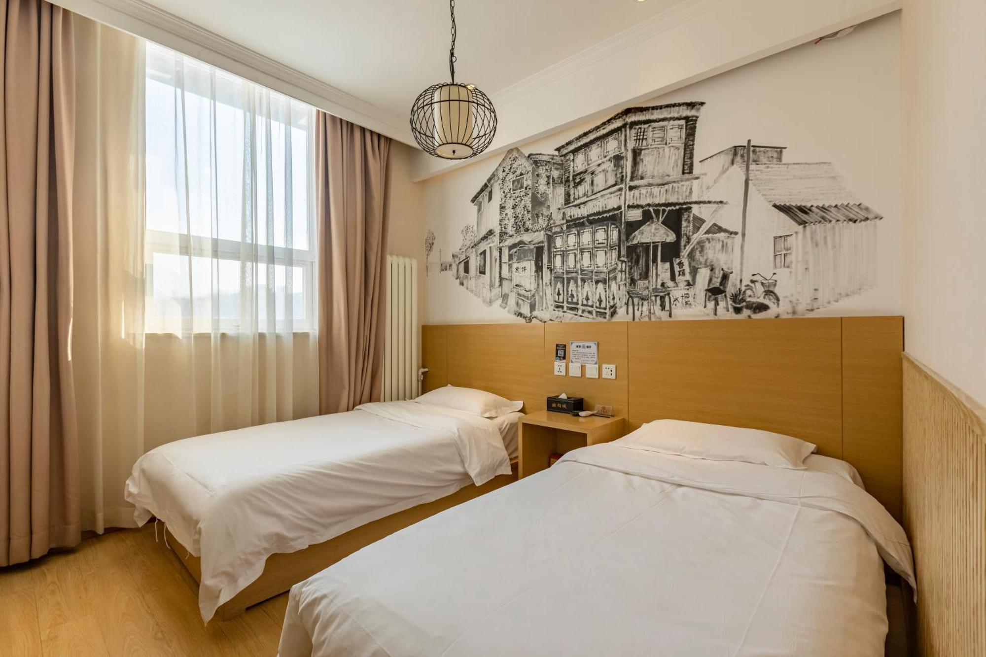 Happy Dragon Alley Hotel: Center Charm With Free Coffee & Tourist Services