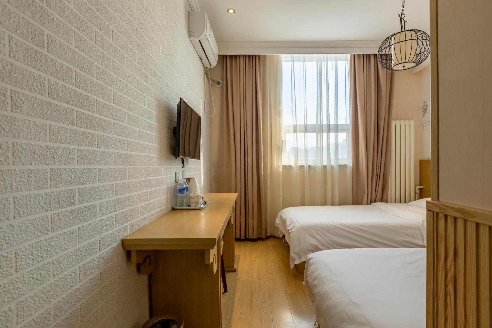 Happy Dragon Alley Hotel: Center Charm With Free Coffee & Tourist Services