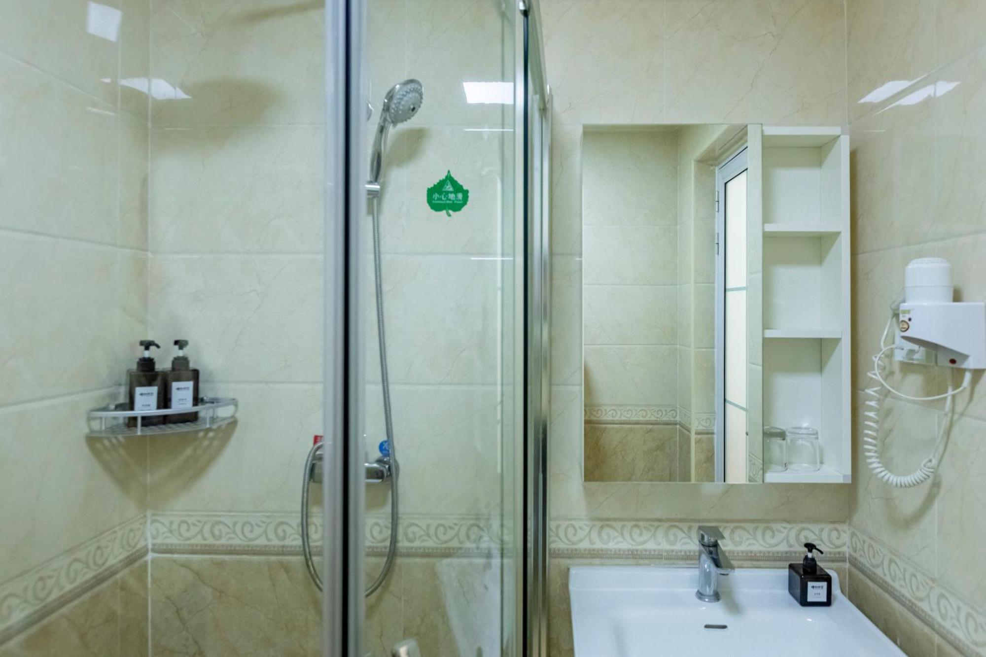 Happy Dragon Alley Hotel: Center Charm With Free Coffee & Tourist Services 酒店 4*