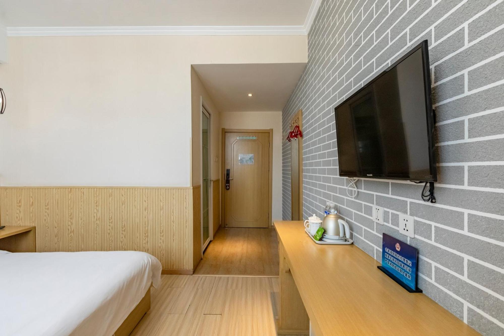酒店 Happy Dragon Alley Hotel: Center Charm With Free Coffee & Tourist Services 4*