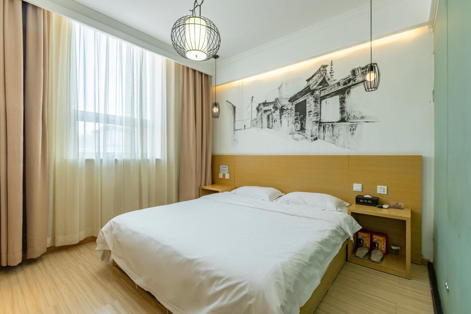Happy Dragon Alley Hotel: Center Charm With Free Coffee & Tourist Services 4* 北京