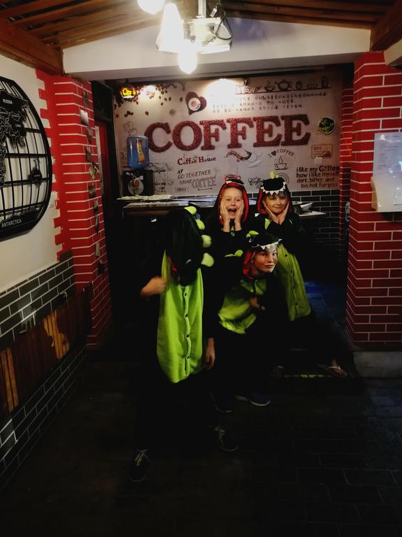 Happy Dragon Alley Hotel: Center Charm With Free Coffee & Tourist Services 酒店 4*