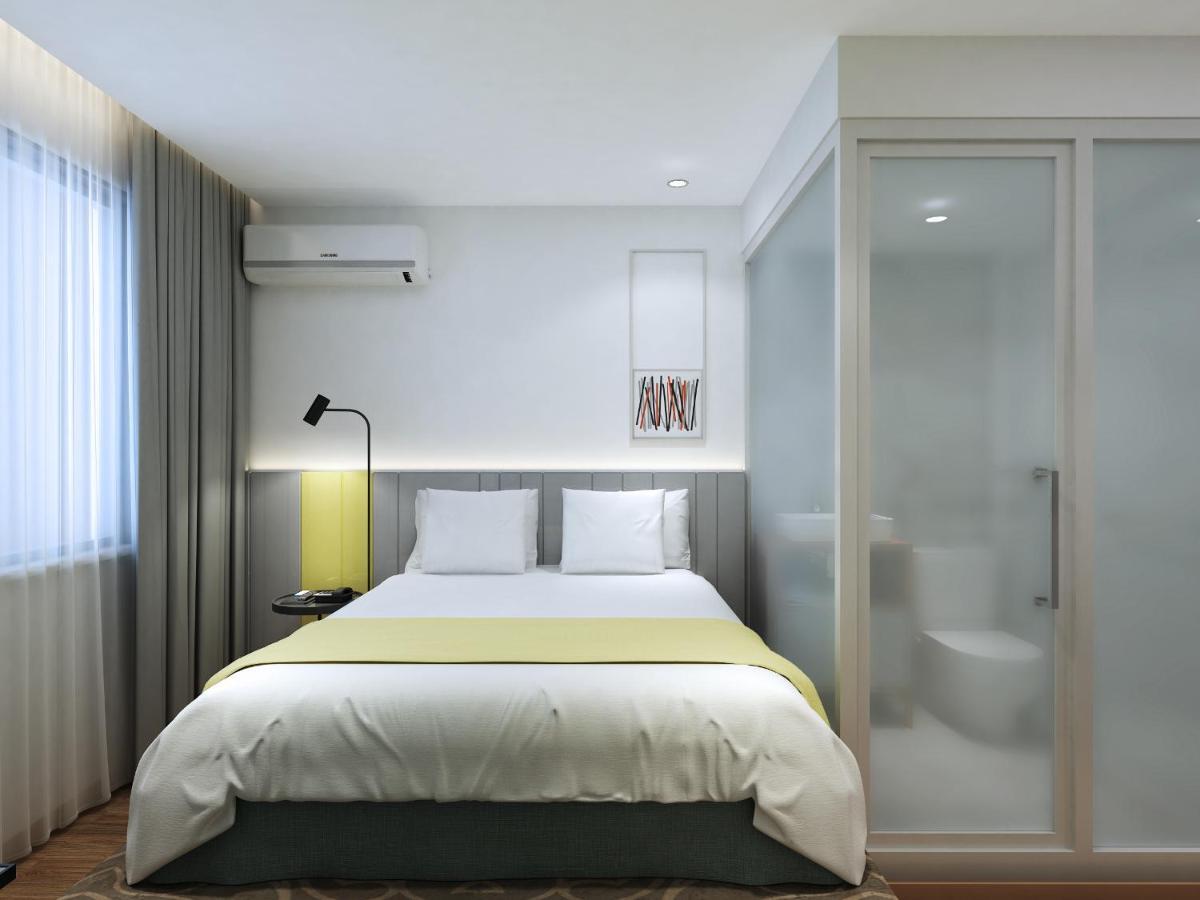 Happy Dragon Alley Hotel: Center Charm With Free Coffee & Tourist Services 4*
